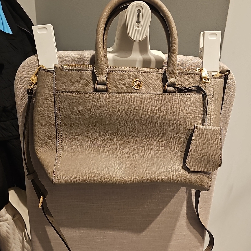 Elegant Gray Handbag